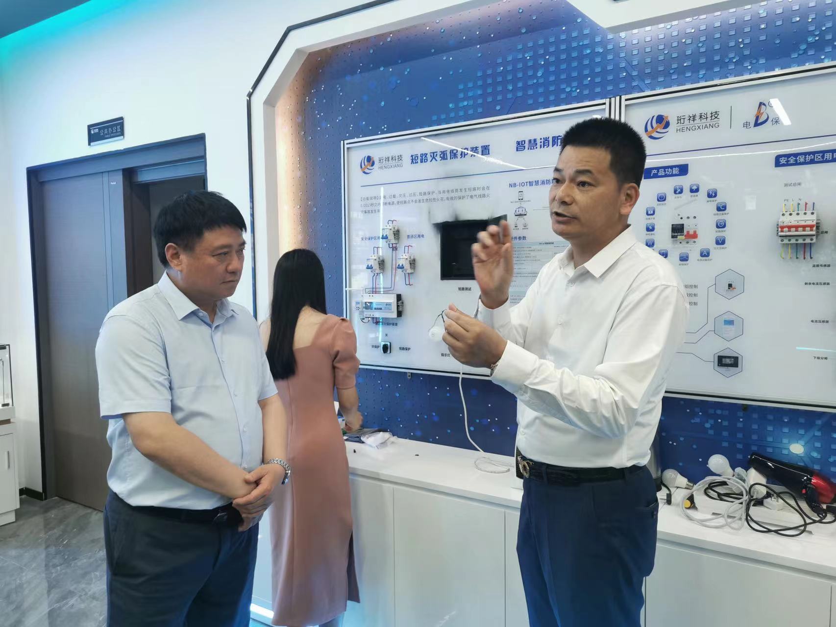 大冶市委常委领导莅临yabocom（中国）官方网站科技参观指导